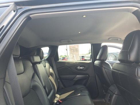 Used 2019 Jeep Cherokee Latitude Plus w/ Comfort/Convenience Group image 45