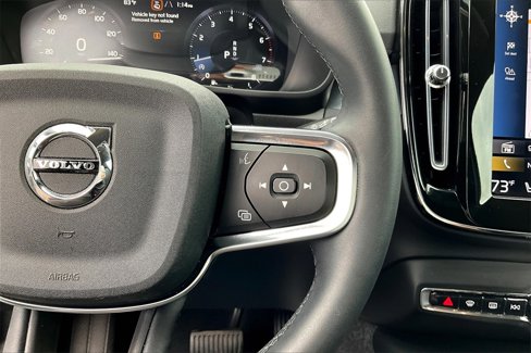 Used 2022 Volvo XC40 T5 Momentum image 11