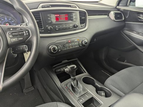 Used 2017 Kia Sorento L image 14