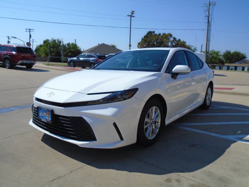 Used 2025 Toyota Camry LE image 3