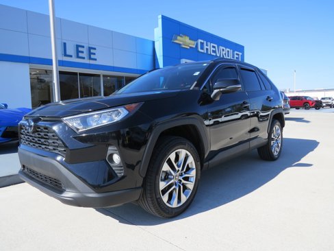 Used 2021 Toyota RAV4 XLE Premium image 9