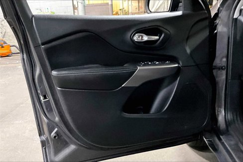 Used 2019 Jeep Cherokee Latitude Plus w/ Cold Weather Group image 21
