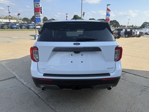 Used 2021 Ford Explorer XLT w/ Equipment Group 202A image 4