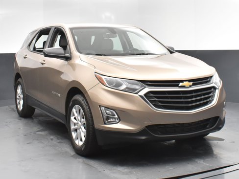 Used 2018 Chevrolet Equinox LS image 2