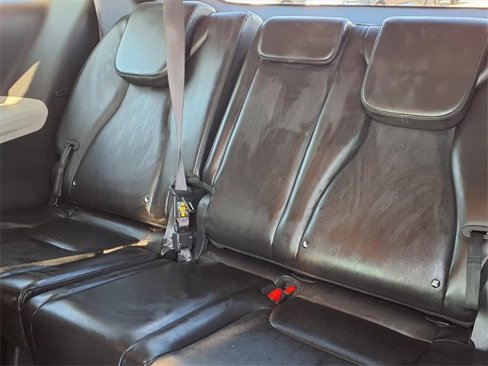 Used 2022 Kia Carnival LX image 10
