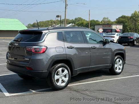 Used 2017 Jeep Compass Latitude w/ Cold Weather Group image 19
