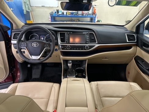 Used 2017 Toyota Highlander Limited Platinum image 11