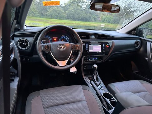 Used 2018 Toyota Corolla LE image 12