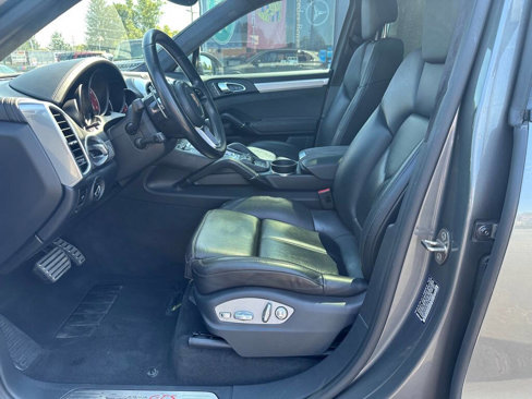Used 2016 Porsche Cayenne GTS image 12
