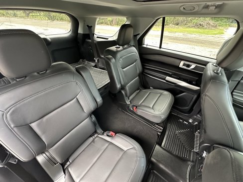 Used 2022 Ford Explorer XLT w/ Equipment Group 202A image 17