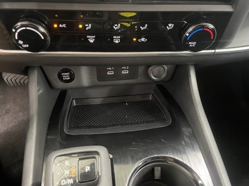 Used 2024 Nissan Rogue S image 9
