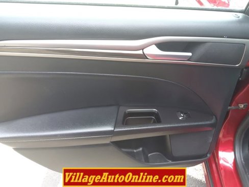 Used 2017 Ford Fusion SE w/ Fusion SE Technology Package image 27