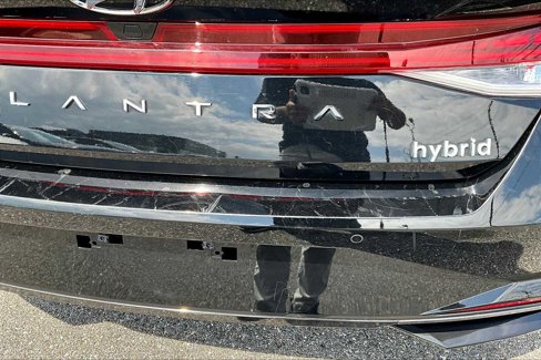 Used 2023 Hyundai Elantra Limited image 9