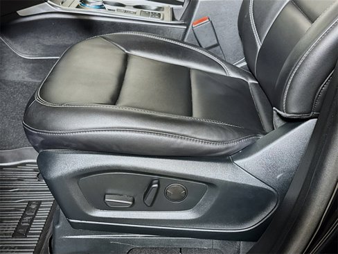 Used 2023 Ford Explorer XLT w/ Equipment Group 202A image 17