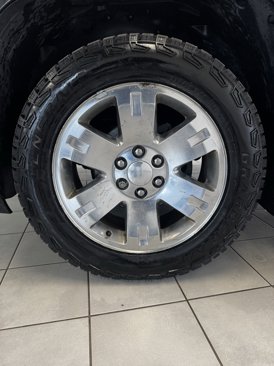 Used 2014 GMC Yukon SLT w/ SLT Chrome Package image 31