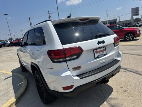 Used 2019 Jeep Grand Cherokee Laredo image 5