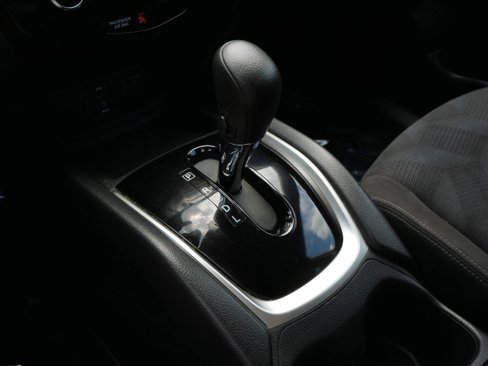 Used 2015 Nissan Rogue SV image 28