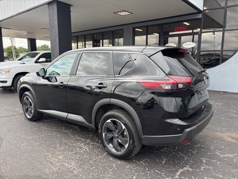 Used 2024 Nissan Rogue SV image 5