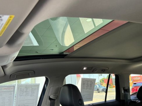 Used 2021 Volkswagen Atlas SE image 23