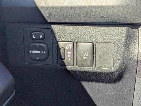 Used 2018 Toyota RAV4 LE image 22
