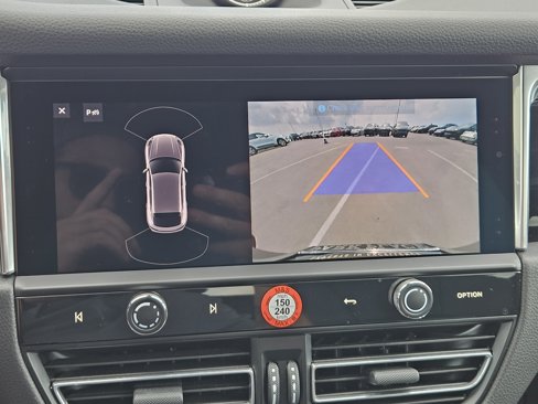 Certified 2025 Porsche Macan image 27