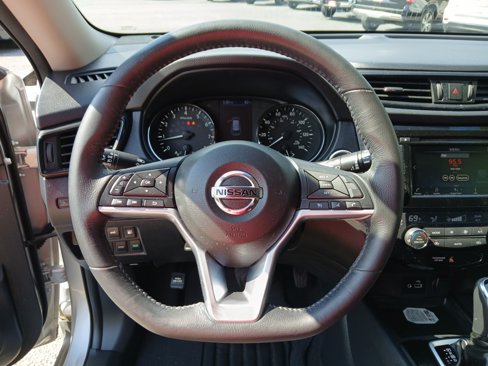 Used 2018 Nissan Rogue SV image 22