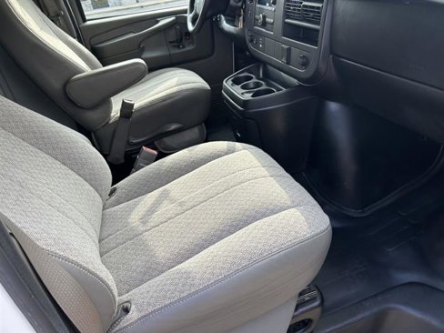 Used 2015 Chevrolet Express 2500 image 10