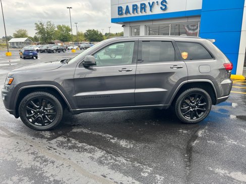 Used 2018 Jeep Grand Cherokee Altitude image 2