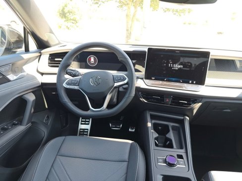New 2025 Volkswagen Tiguan SE R-Line image 21