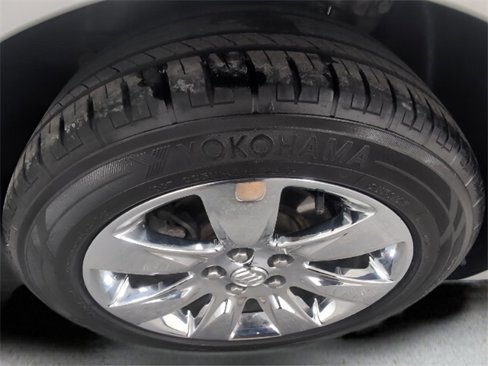 Used 2011 Buick LaCrosse CXL image 25