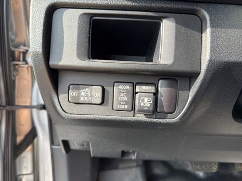 Used 2017 Toyota Tacoma SR image 22