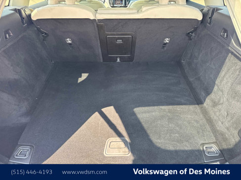 Used 2022 Volvo XC60 B5 Momentum image 19
