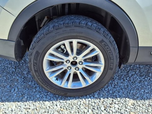 Used 2017 Ford Explorer XLT image 33