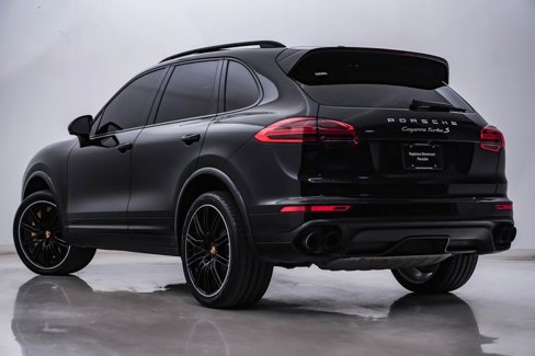 Used 2016 Porsche Cayenne Turbo S image 3