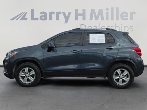 Used 2022 Chevrolet Trax LT w/ LT Convenience Package image 2