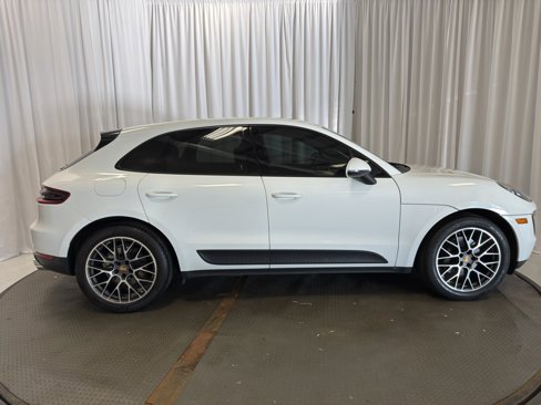 Certified 2018 Porsche Macan Sport Edition image 8