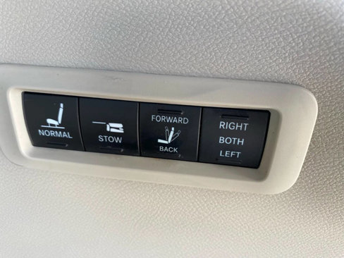 Used 2017 Chrysler Pacifica Limited w/ Advanced Safetytec Group image 34