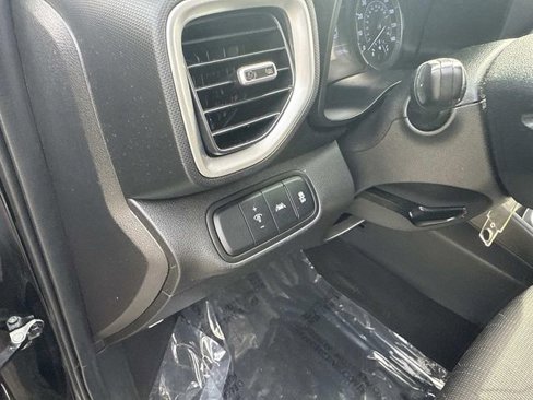 Used 2021 Hyundai Venue SE image 19
