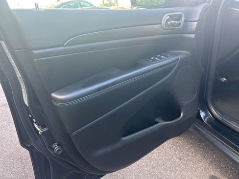 Used 2020 Jeep Grand Cherokee Laredo image 14