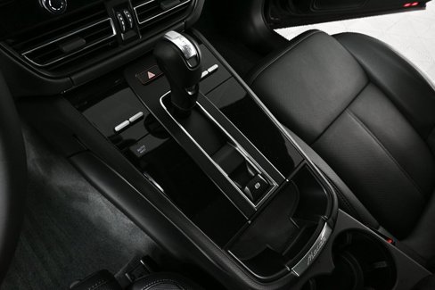 Used 2025 Porsche Macan image 18