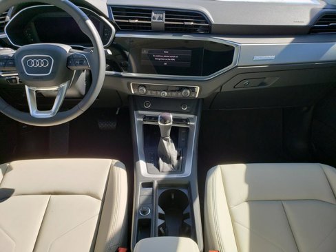 New 2025 Audi Q3 2.0T Premium image 9