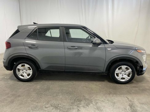 Used 2020 Hyundai Venue SE image 2