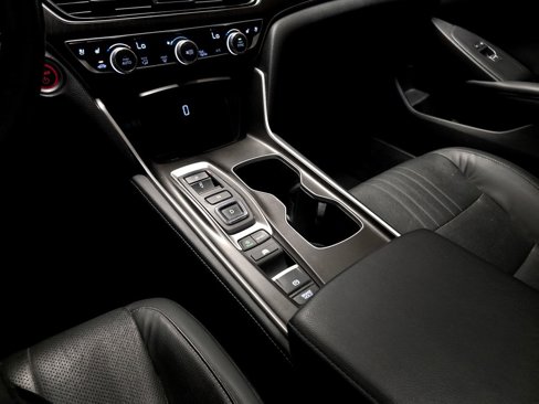 Certified 2018 Honda Accord Touring image 34