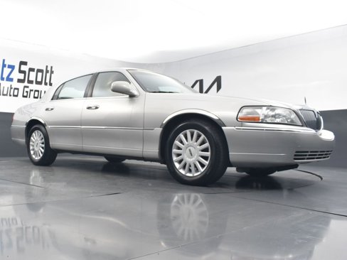 Used 2005 Lincoln Town Car Signature image 31