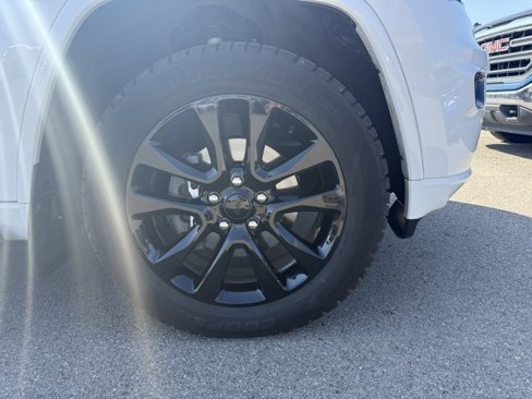 Used 2019 Jeep Grand Cherokee Altitude image 4