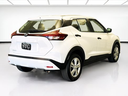 Used 2023 Nissan Kicks S image 4