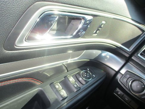 Used 2018 Ford Explorer Sport image 17