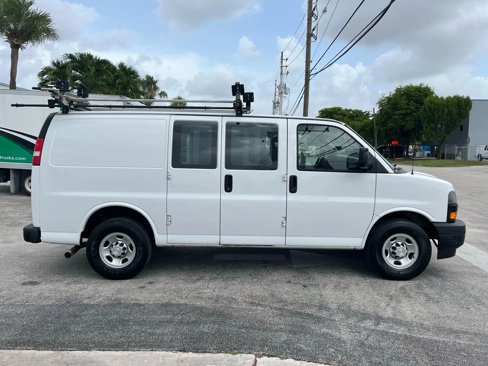 Used 2018 Chevrolet Express 2500 w/ Driver Convenience Package image 16
