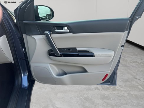 Used 2020 Kia Sportage EX image 12