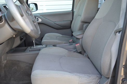 Used 2010 Nissan Frontier SE image 13